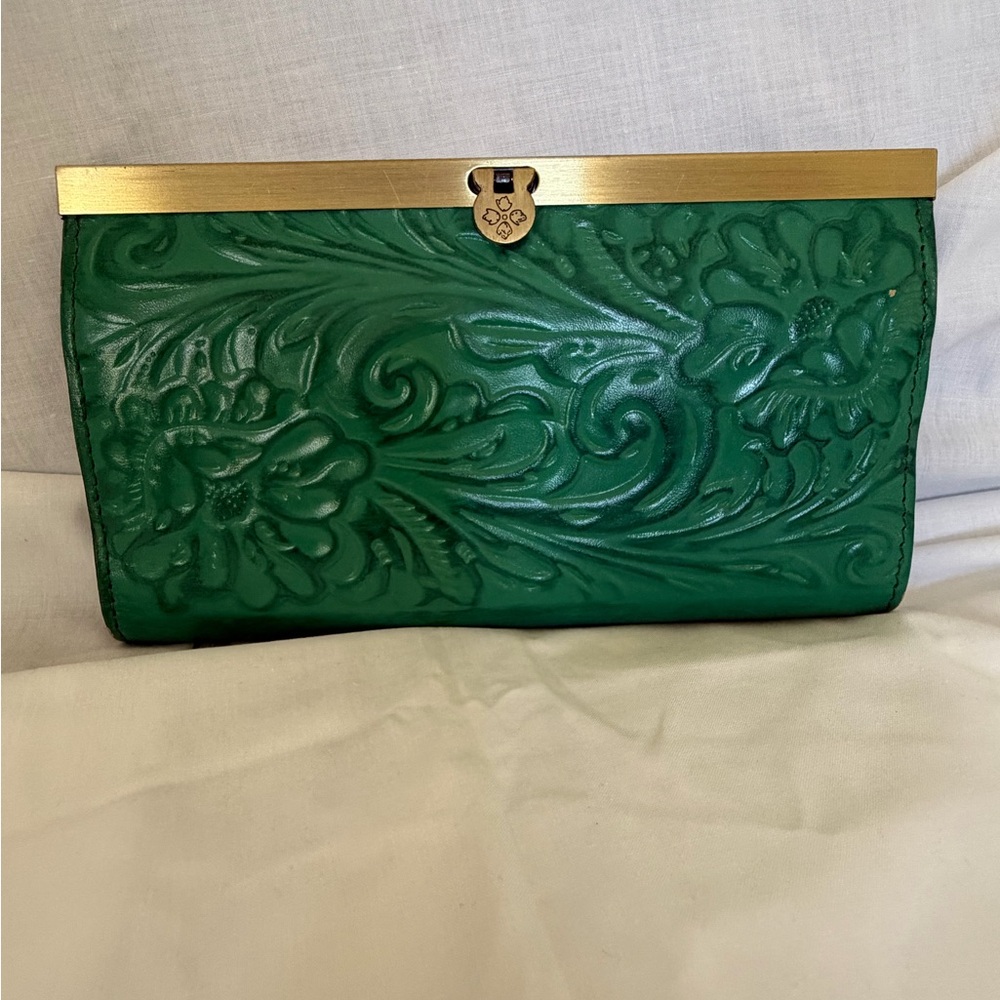 Patricia Nash Tooled Cauchy Frame Wallet – Green